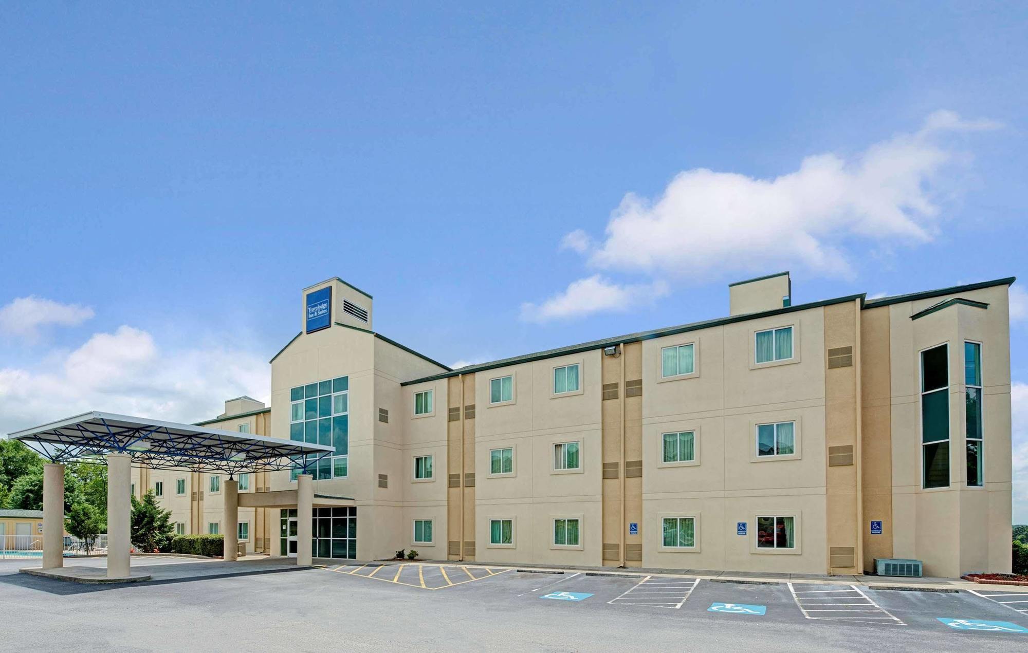 Days Inn & Suites By Wyndham Augusta Near Fort Eisenhower Exterior photo