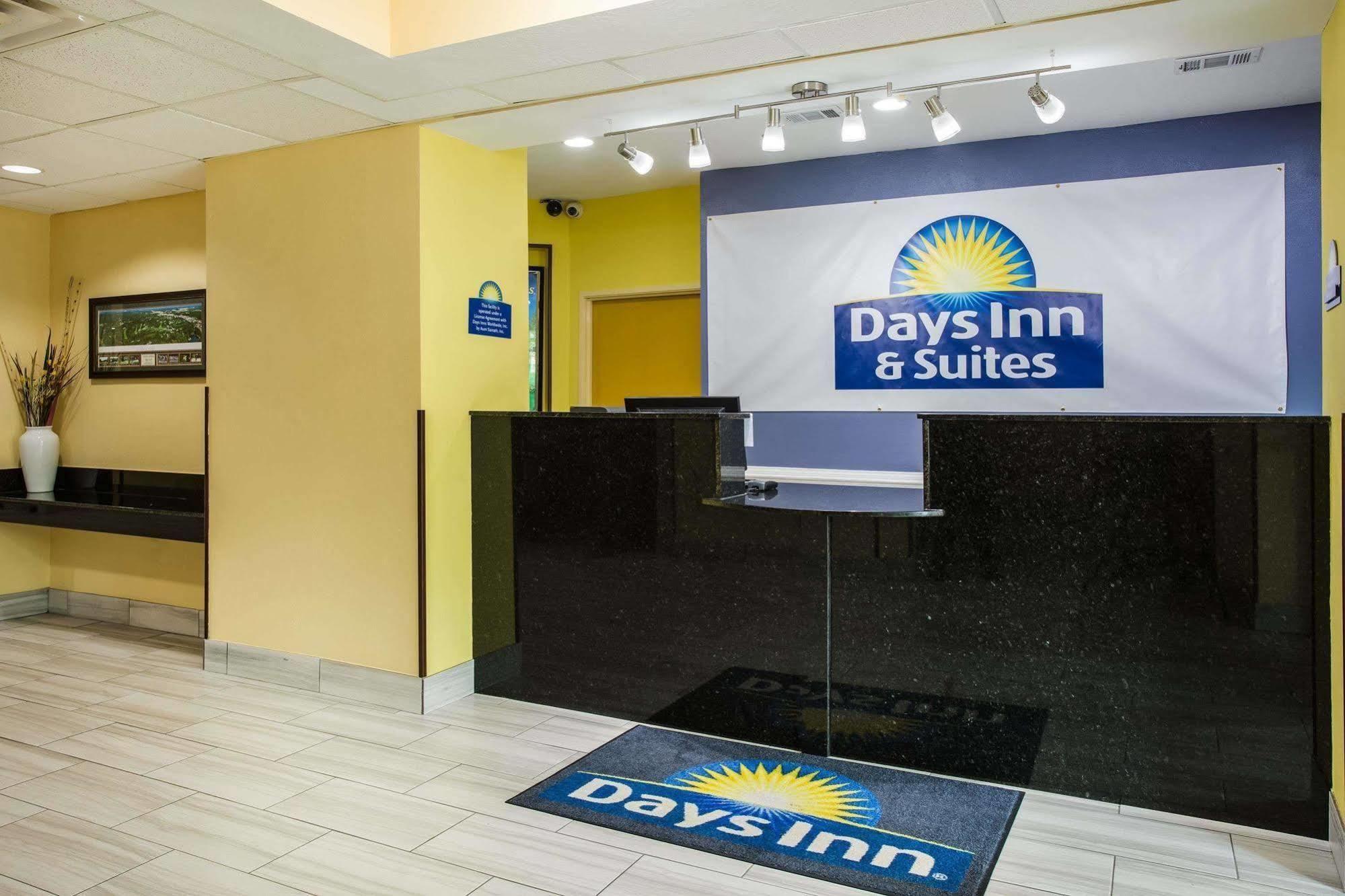 Days Inn & Suites By Wyndham Augusta Near Fort Eisenhower Exterior photo