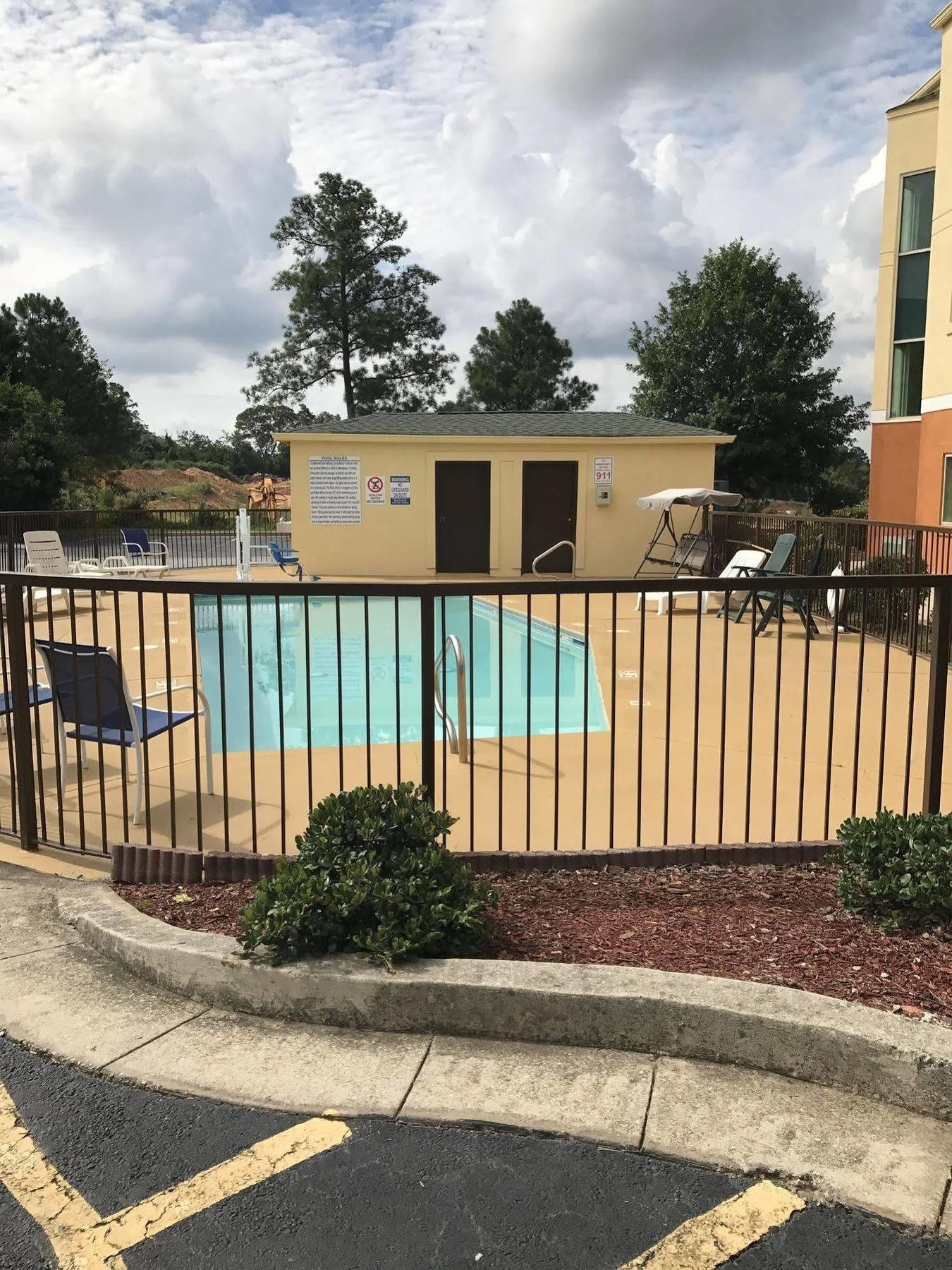 Days Inn & Suites By Wyndham Augusta Near Fort Eisenhower Exterior photo
