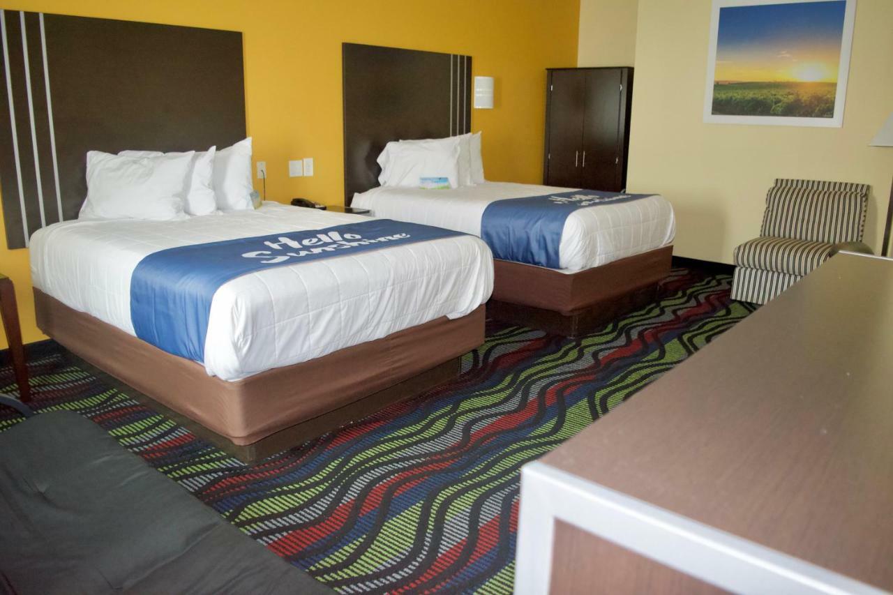 Days Inn & Suites By Wyndham Augusta Near Fort Eisenhower Exterior photo