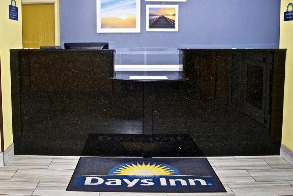 Days Inn & Suites By Wyndham Augusta Near Fort Eisenhower Exterior photo
